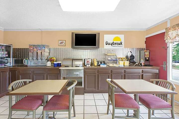 Days Inn by Wyndham Benton