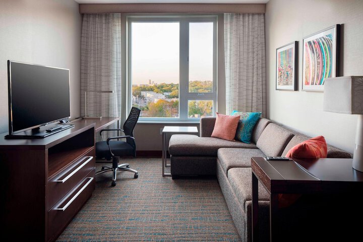 Room 25 of 48