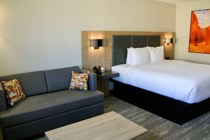 The Cairn Hotel
