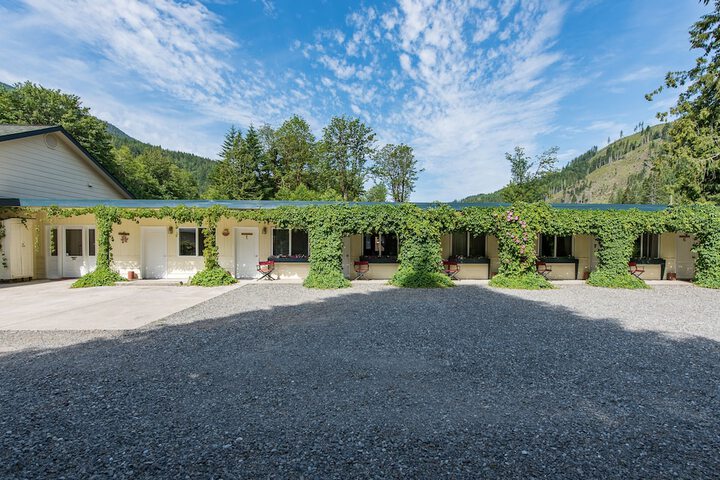 Emerald Valley Inn