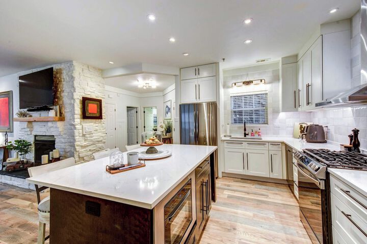 Modern Condo + Golf Course View Near Hiking!