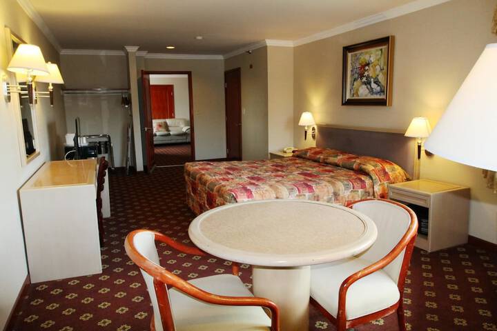 Room 22 of 37