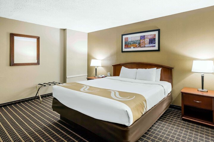Room 10 of 33