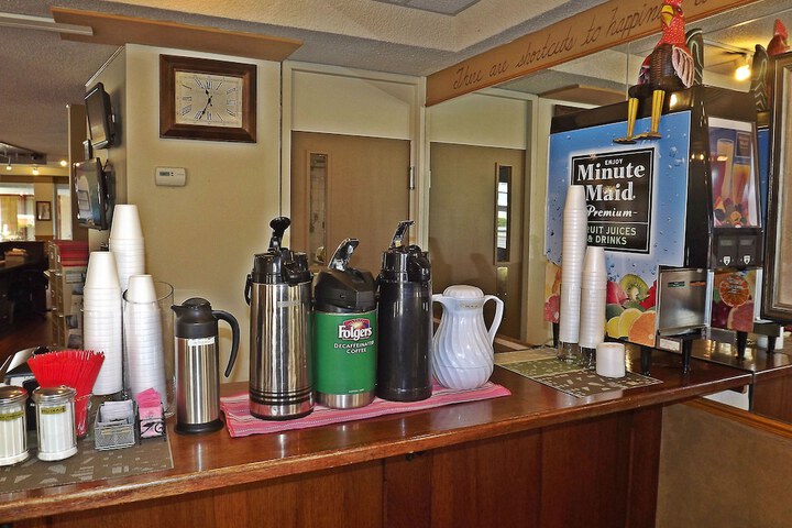 Breakfast/Coffee Service 25 of 32