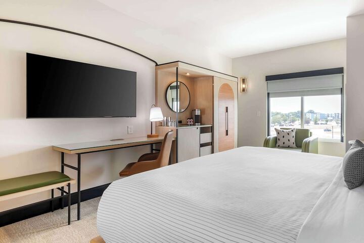 Room 53 of 104