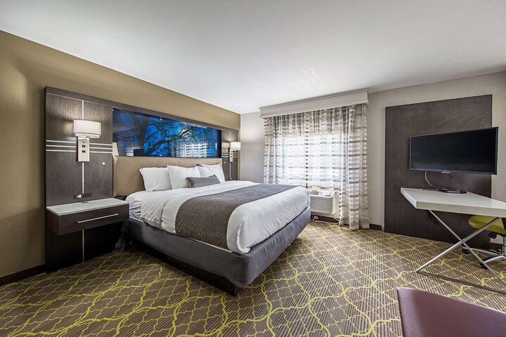 Room 17 of 36