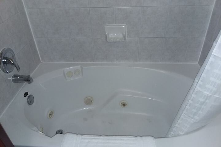 Hot Tub 54 of 58