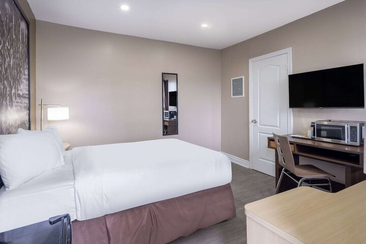 Room 12 of 42
