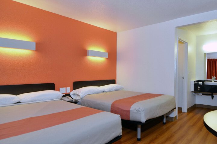 Room 17 of 35