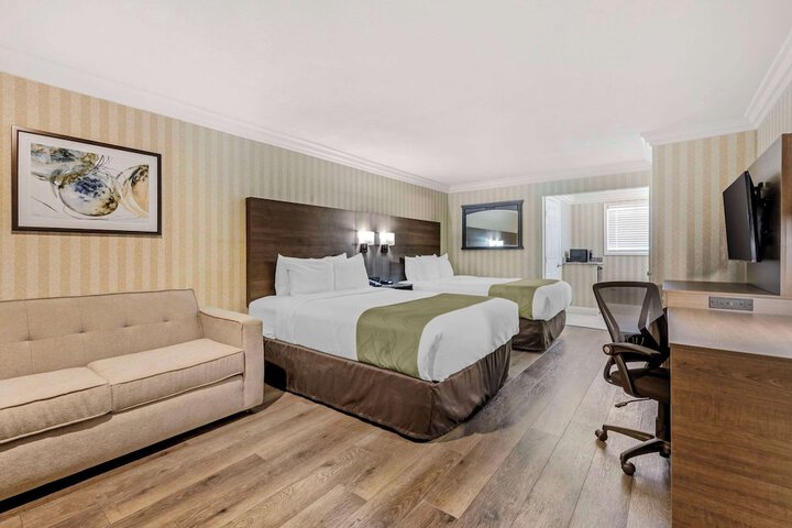Room 32 of 39