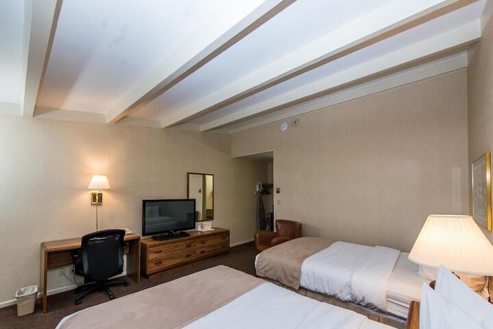 Room 8 of 19