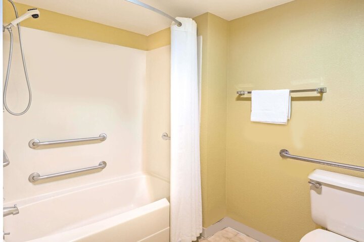 Room 12 of 21