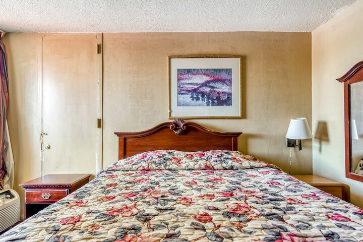 Room 17 of 31