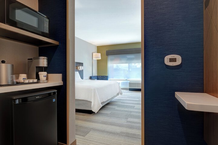 Holiday Inn Express & Suites Glendale Downtown by IHG