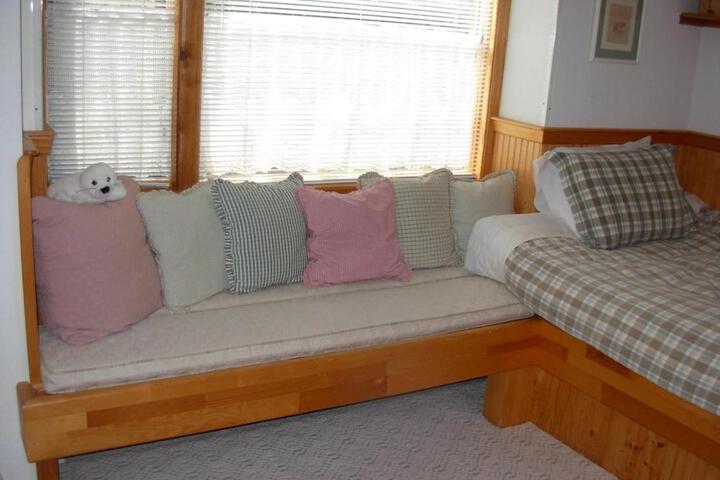 Alaska Chalet Bed & Breakfast