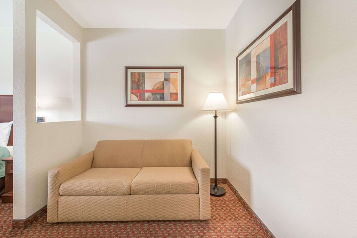 Room 11 of 15