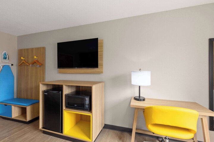 Room 17 of 46
