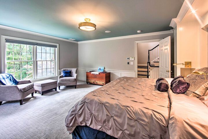Extravagant Atglen Manor w / Private 60-acre Land!