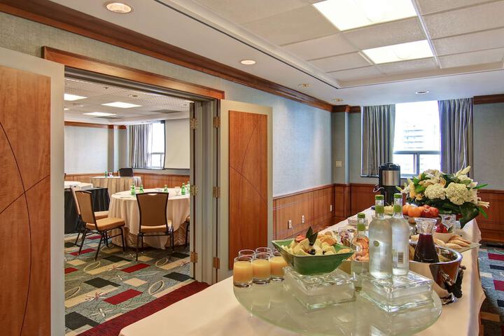 DoubleTree by Hilton Hotel Toronto Downtown