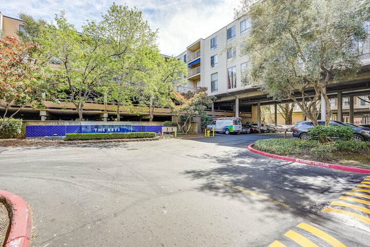 Tranquil Walnut Creek Condo w / Community Amenities