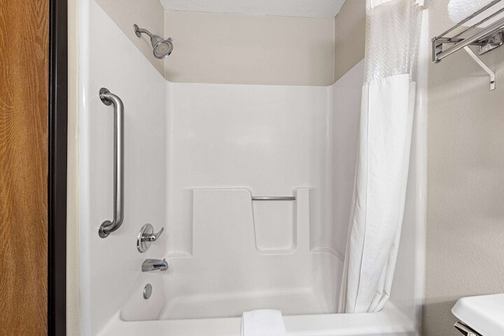 Baymont by Wyndham Waterloo