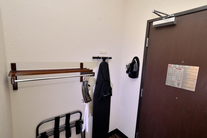 Room 33 of 105