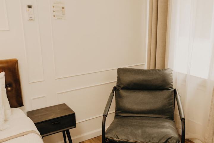 Room 52 of 75
