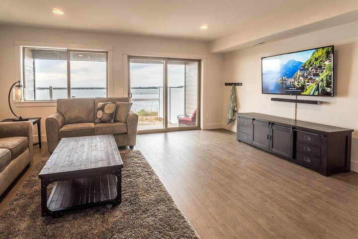 Seagate: Starboard coos Bay~premiere Property