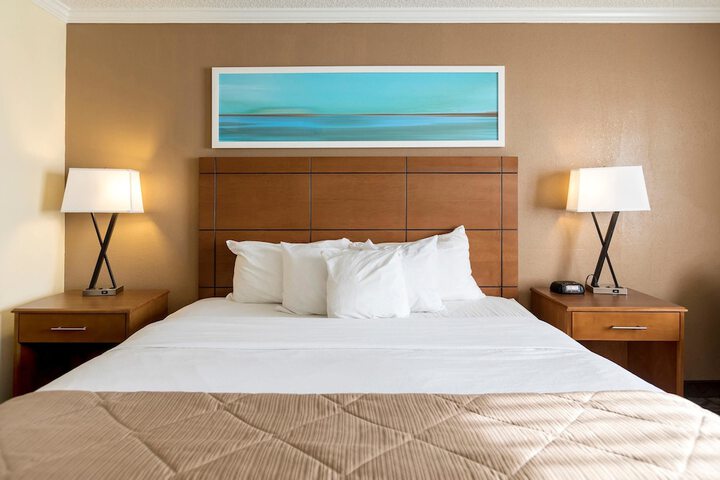 Room 27 of 61