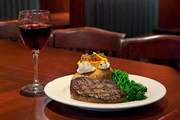 Dining 33 of 41