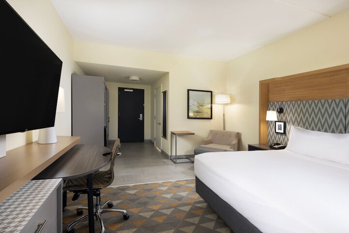 Room 27 of 64