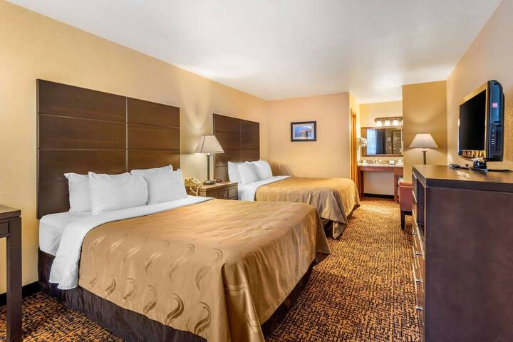 Room 32 of 38