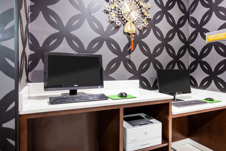 Business Center 28 of 28