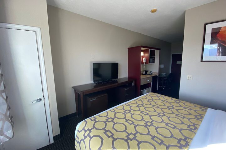 Room 13 of 37