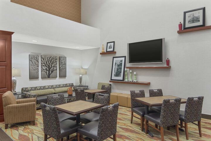 Hampton Inn & Suites Macon I-75 North
