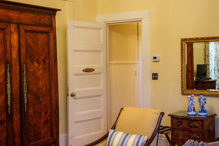 Room 66 of 158