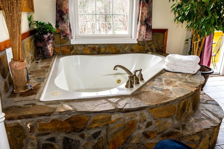 The Chimney Rock Inn & Cottages