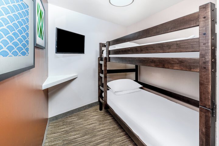 Room 51 of 79