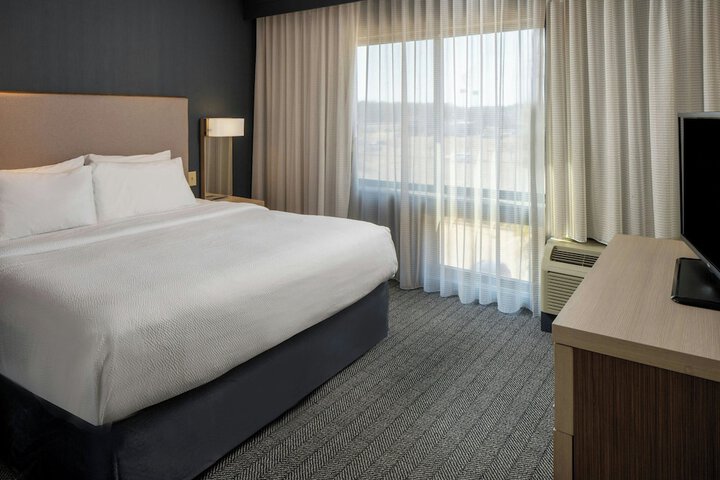 Courtyard by Marriott Jackson Airport / Pearl