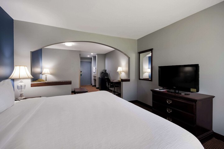 Room 33 of 45