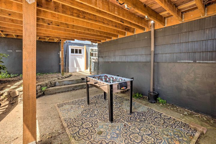 The Old Mccullough Home w / Rooftop Deck View