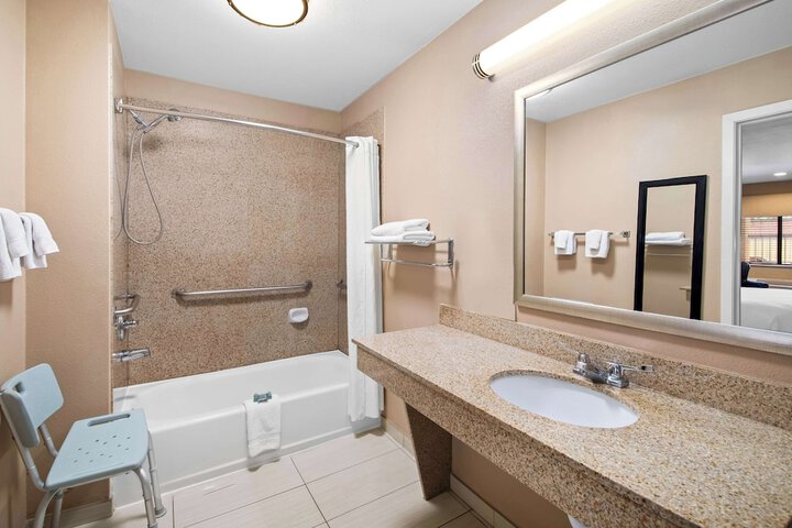 Best Western Cedar Inn