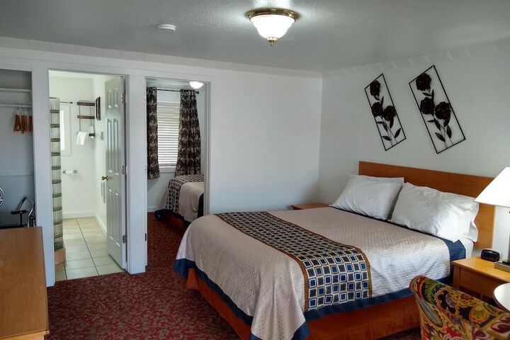 Holiday Motel
