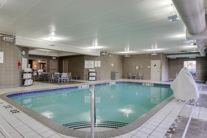 Holiday Inn Express Hotel & Suites St. Cloud by IHG