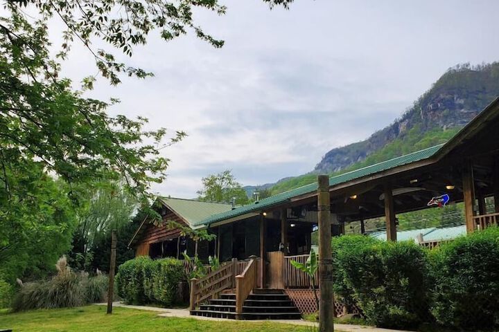 Geneva Hotel & Tiki Bar
