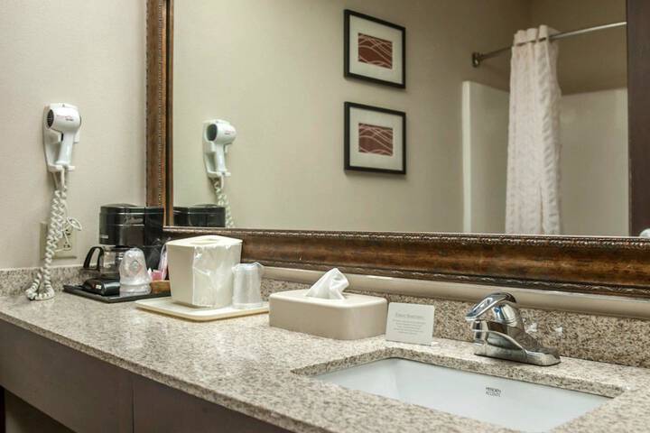 Quality Inn & Suites near St. Louis and I-255