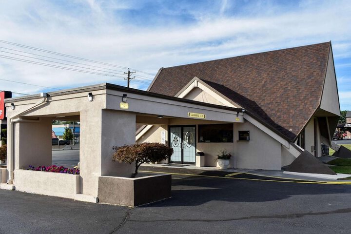 Hotel 4 of 35