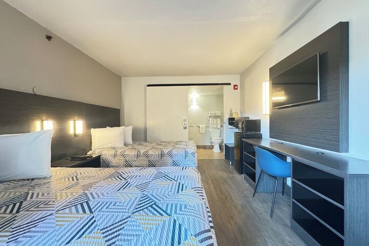 Room 28 of 43