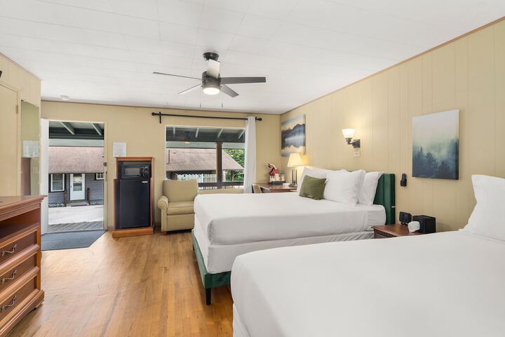 CedarWood Inn