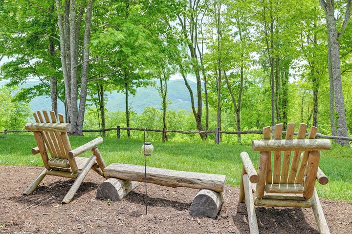 On 22 Acres: Cullowhee Craftsman Home w / Mtn Views
